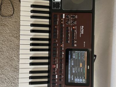 Teclado Korg PA700