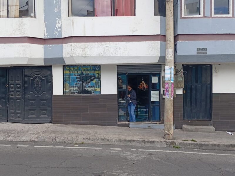 COSTURERA DE LA VELOZ